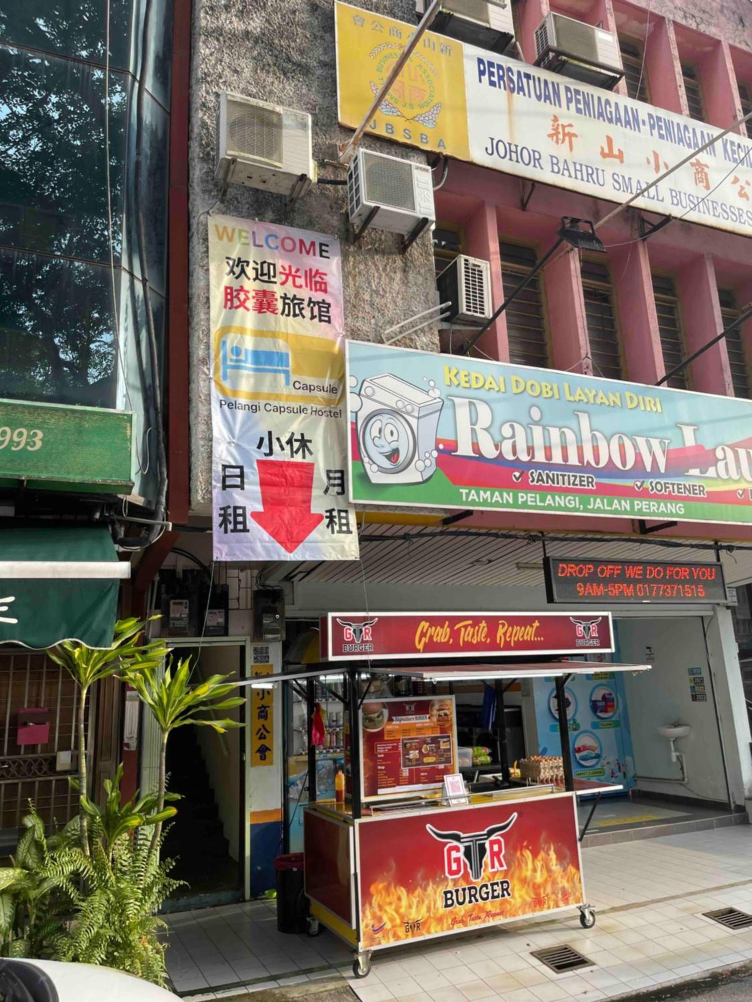 Pelangi Capsule Hostel Johor Bahru Exteriör bild