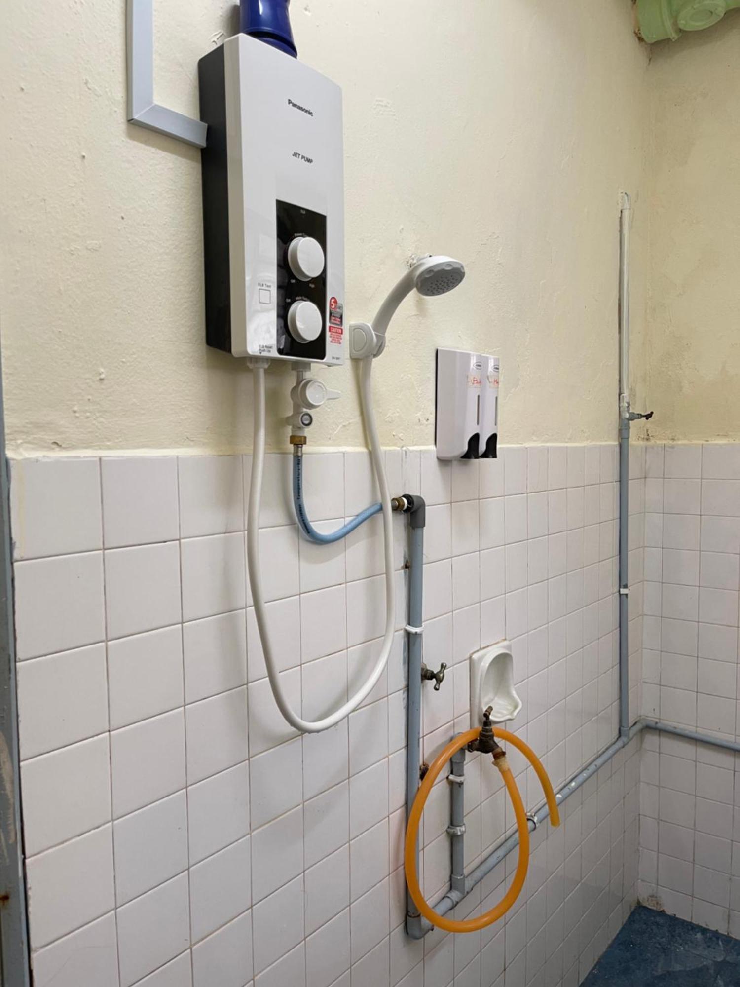 Pelangi Capsule Hostel Johor Bahru Exteriör bild